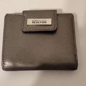 Kenneth Cole Reaction Metallic Gray Wallet/ Key Chain